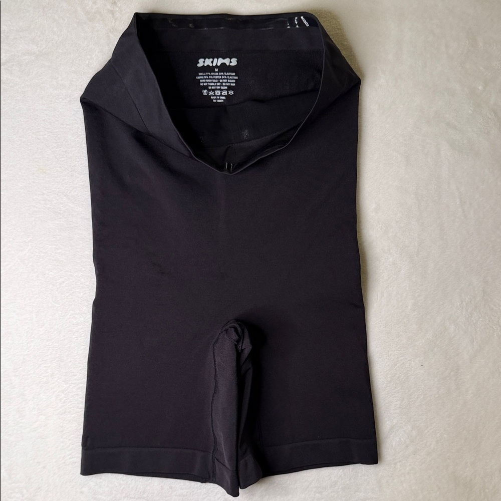 Sculpt Mid-Thigh Short SKIMS